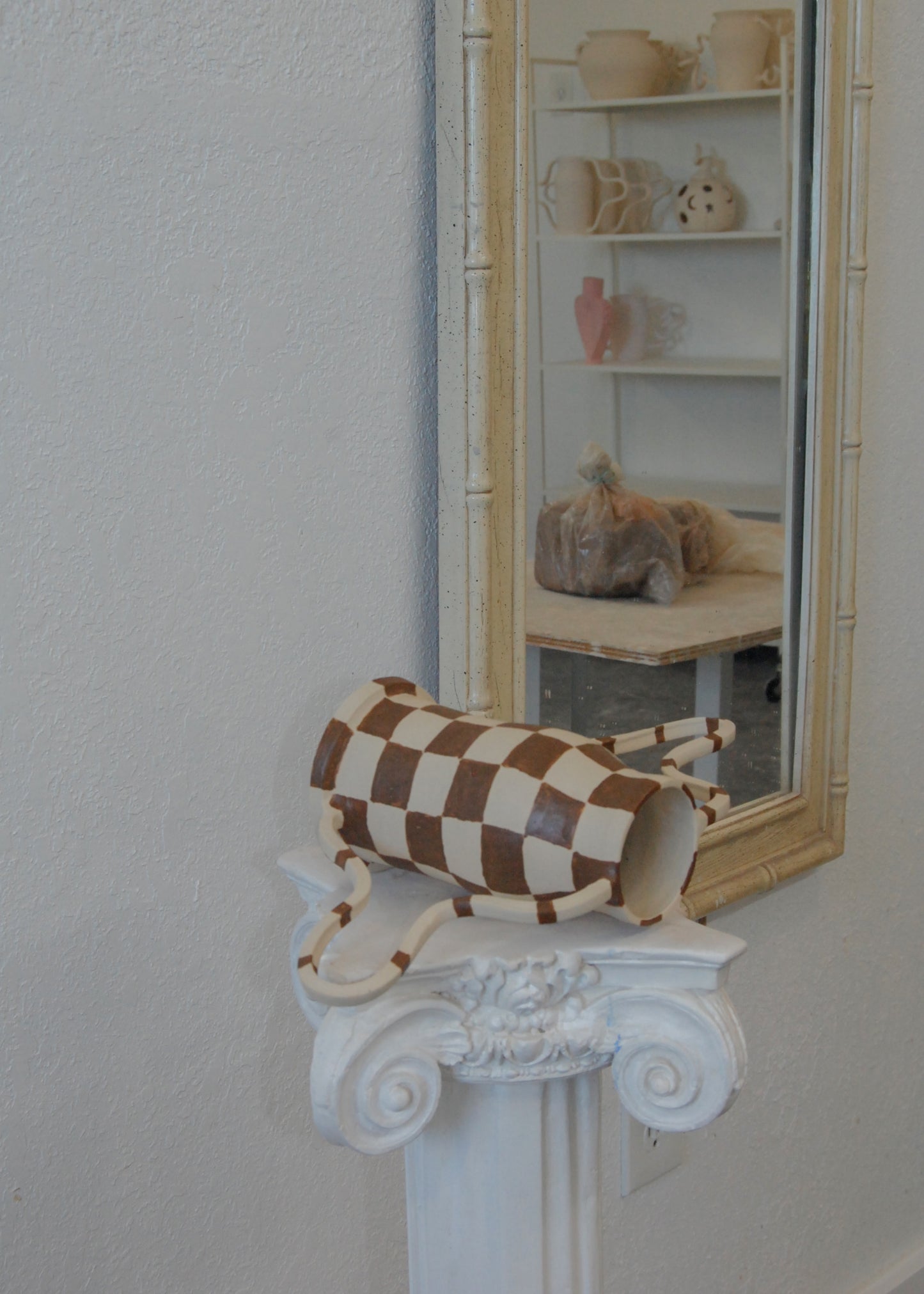 Curvy Amphora Checkered