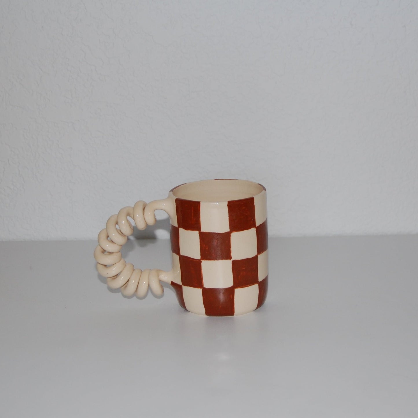 Boinggg! Mug Brown Checkers