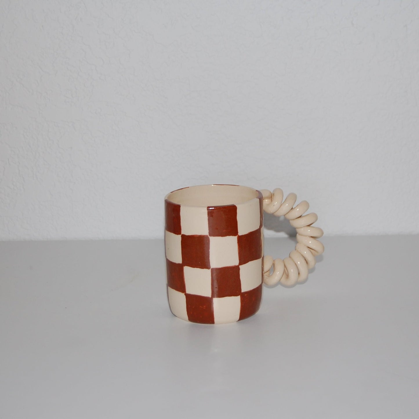 Boinggg! Mug Brown Checkers