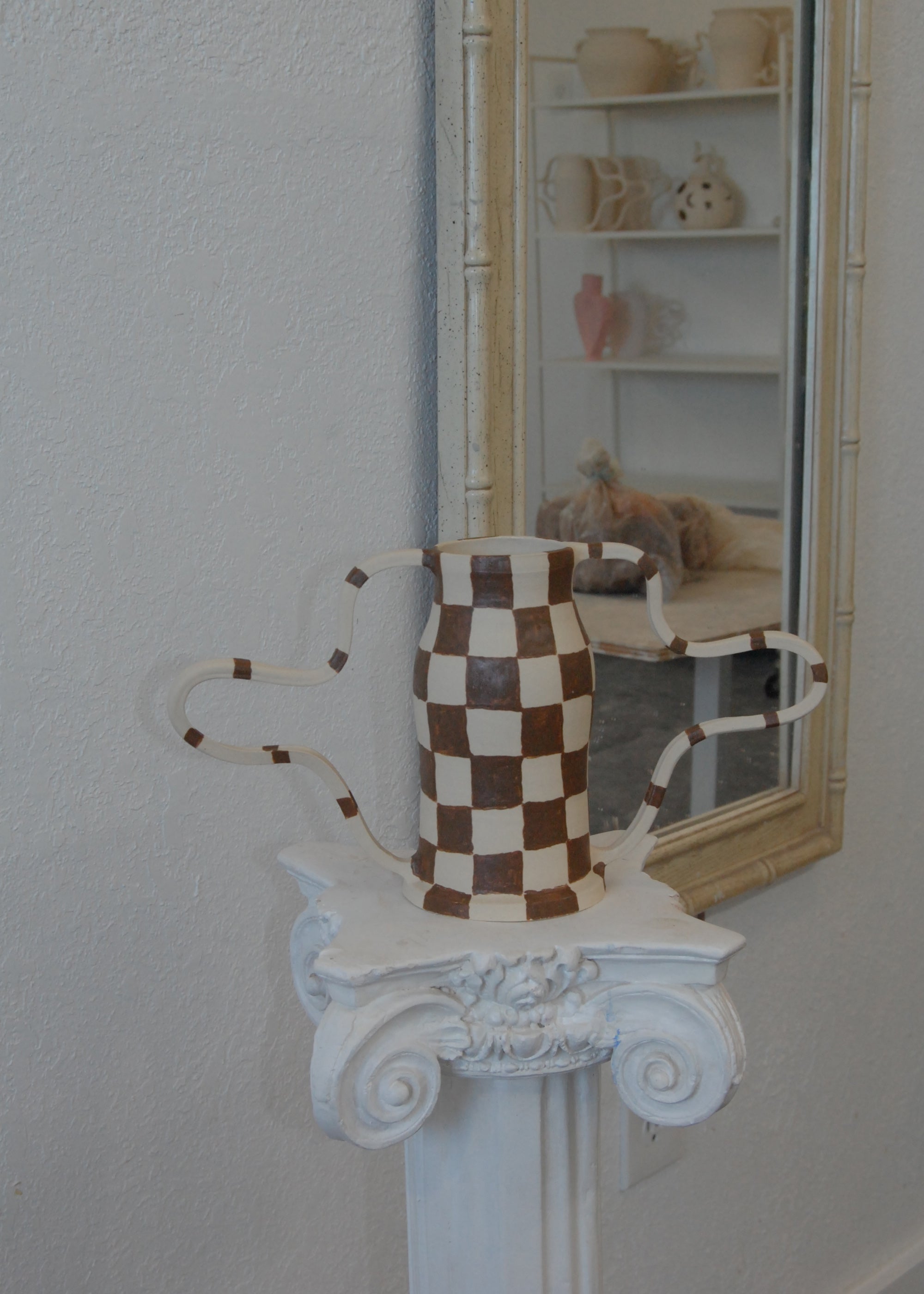 Curvy Amphora Checkered