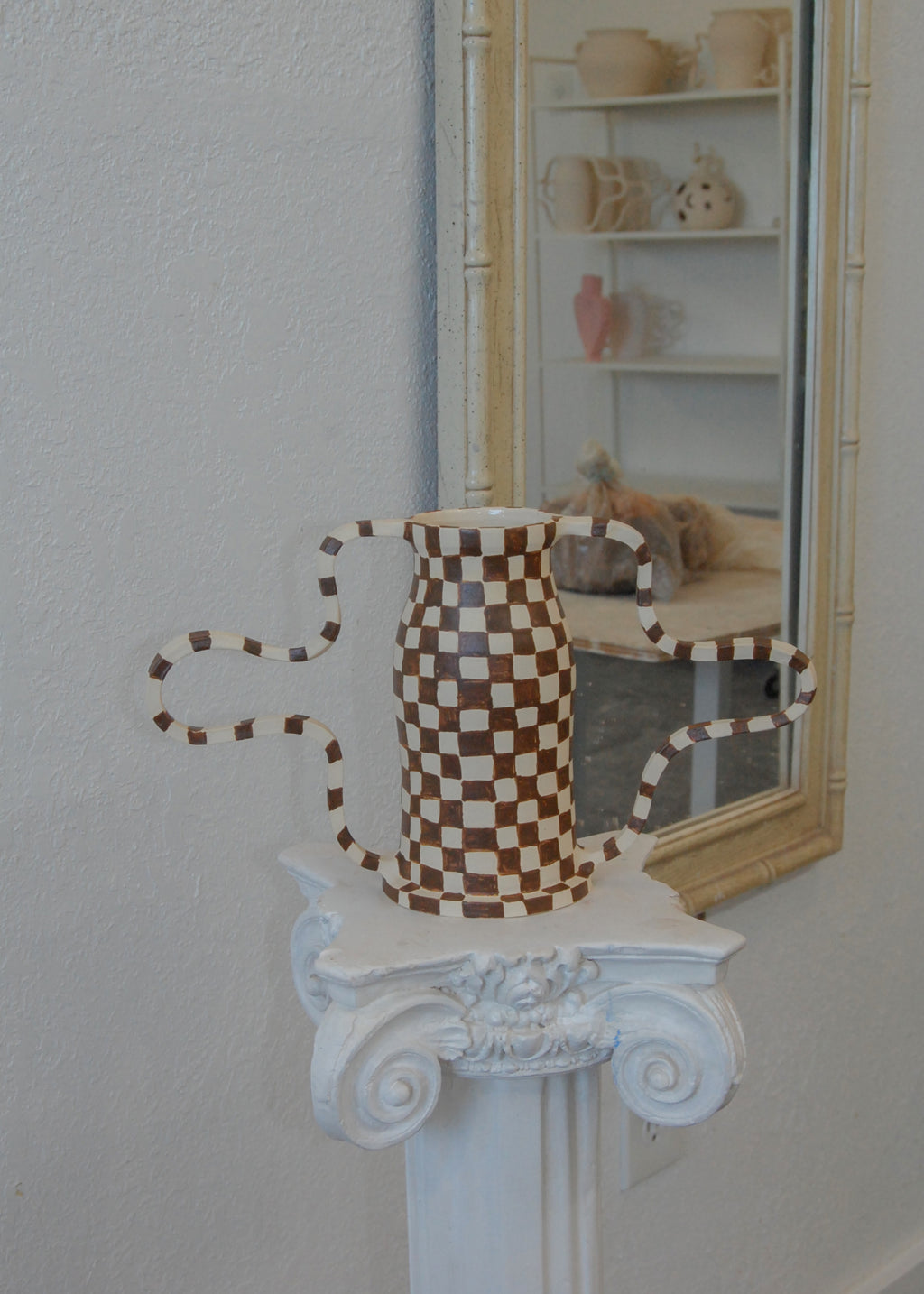 Curvy Amphora Checkered