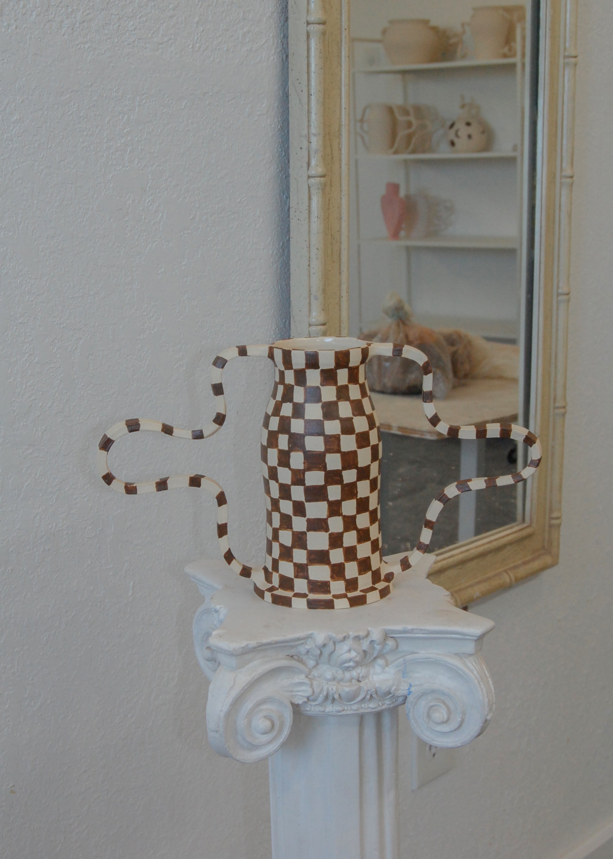 Curvy Amphora Checkered